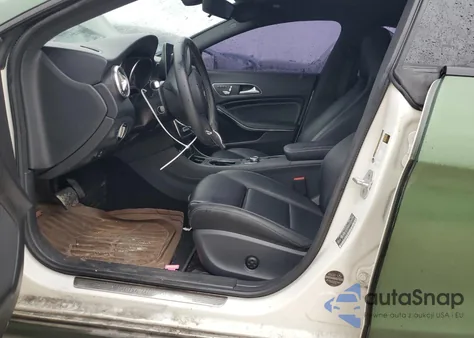 2018 Mercedes-Benz Cla 250 4Matic z USA, uszkodzony, nr VIN WDDSJ4GB0JN603643